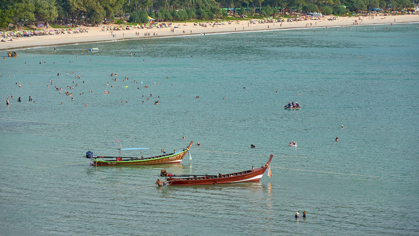 Kata Beach: relaxed gezinsstrand met surfgolven