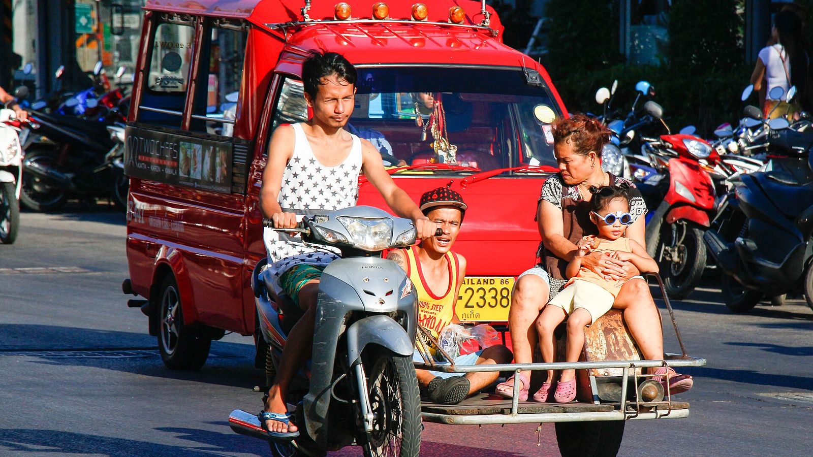 Vervoer op Phuket: tuktuk, Grab, Bolt, bus en boot